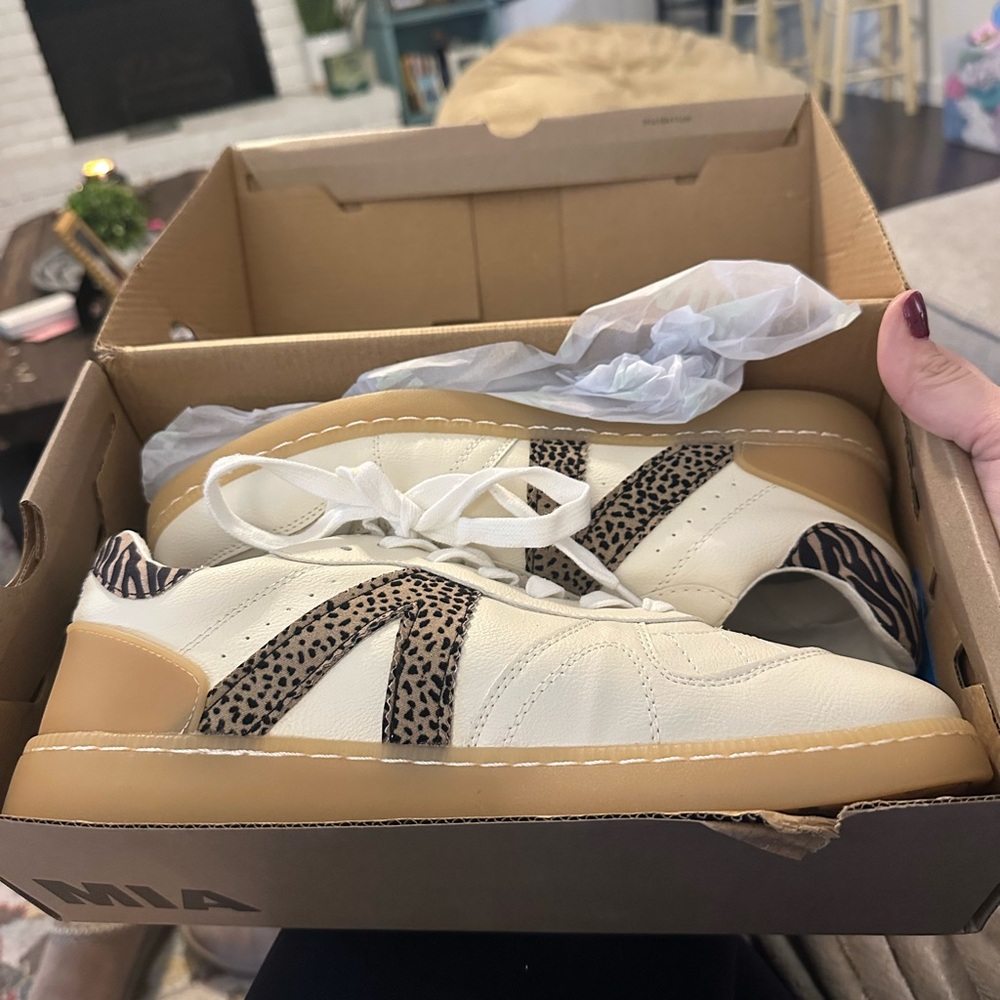 MIA Women's Cream and Brown Sneakers